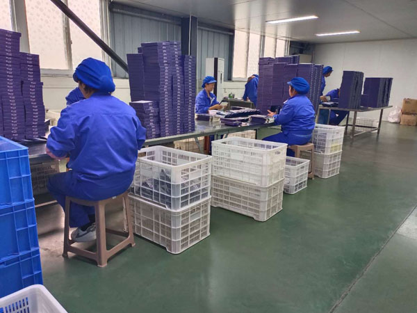 黑膏藥生產(chǎn)：黑膏藥貼牌定制需哪些費(fèi)用？